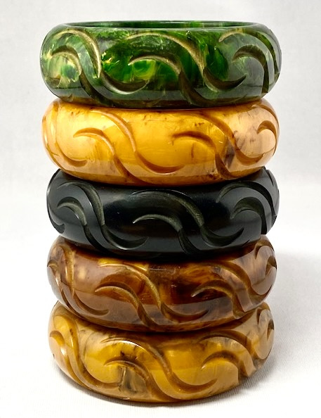 BB168 chunky bakelite S carved bangles